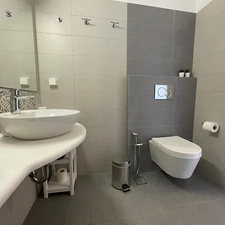 Anna's Apartment Piso Livadi